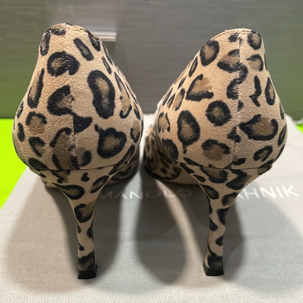 Manolo Blahnik leopard suede heels - Picture 5 of 13